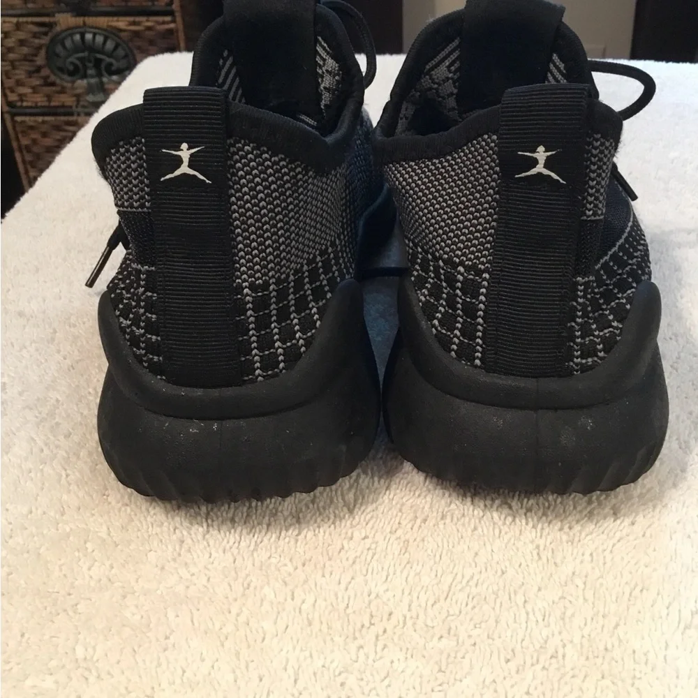 Dan skin Black Comfy Sneakers SZ 6.5 M